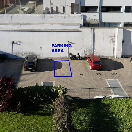 Free Private Parking Available *