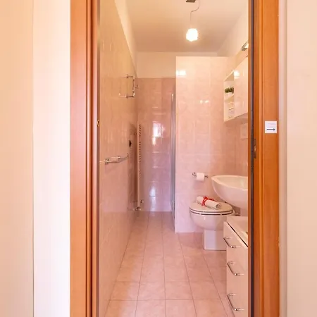 Free Private Parking Available Appartement *