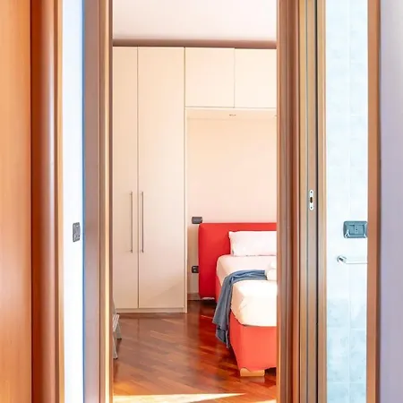 Free Private Parking Available Appartement